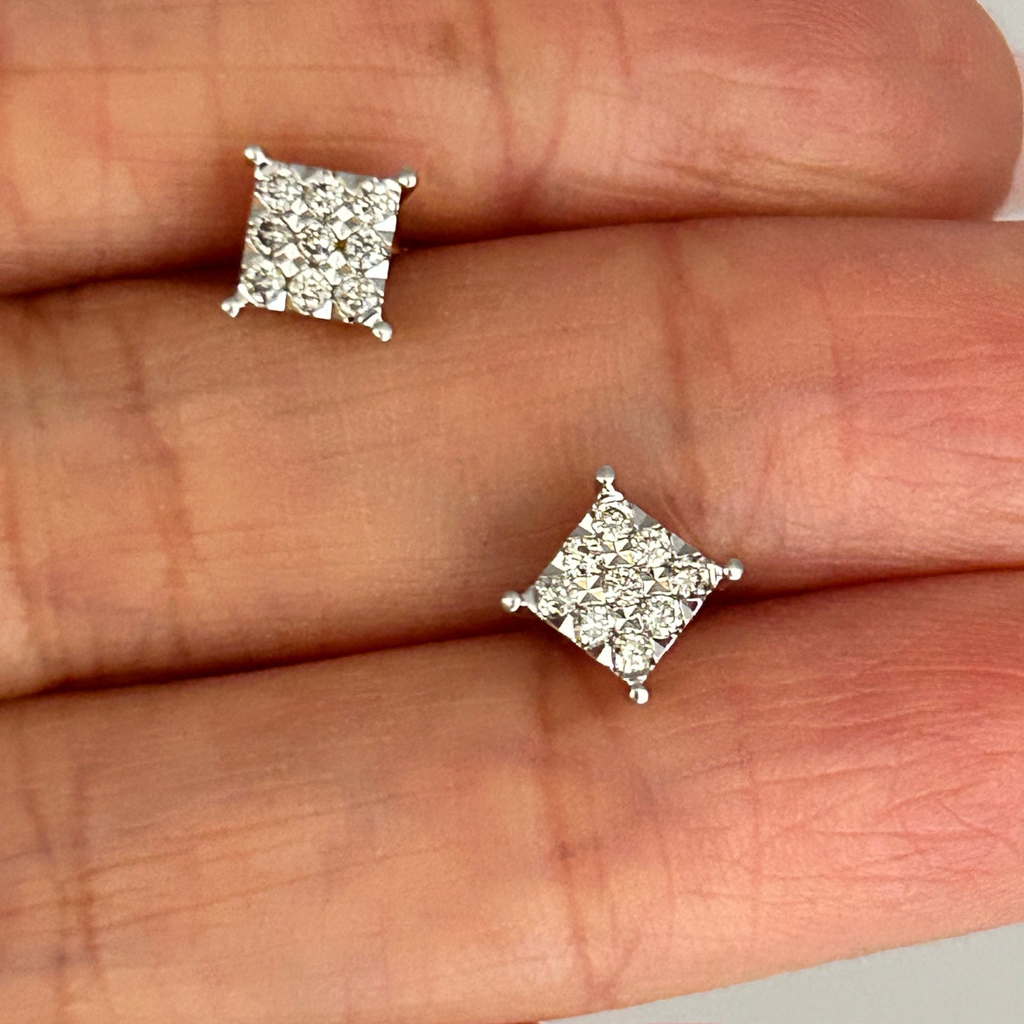 GOLD DEAL | 10K (10ct) Gold MICHAEL HILL 0.27 Carat TW Diamond Solitaire Stud Earrings