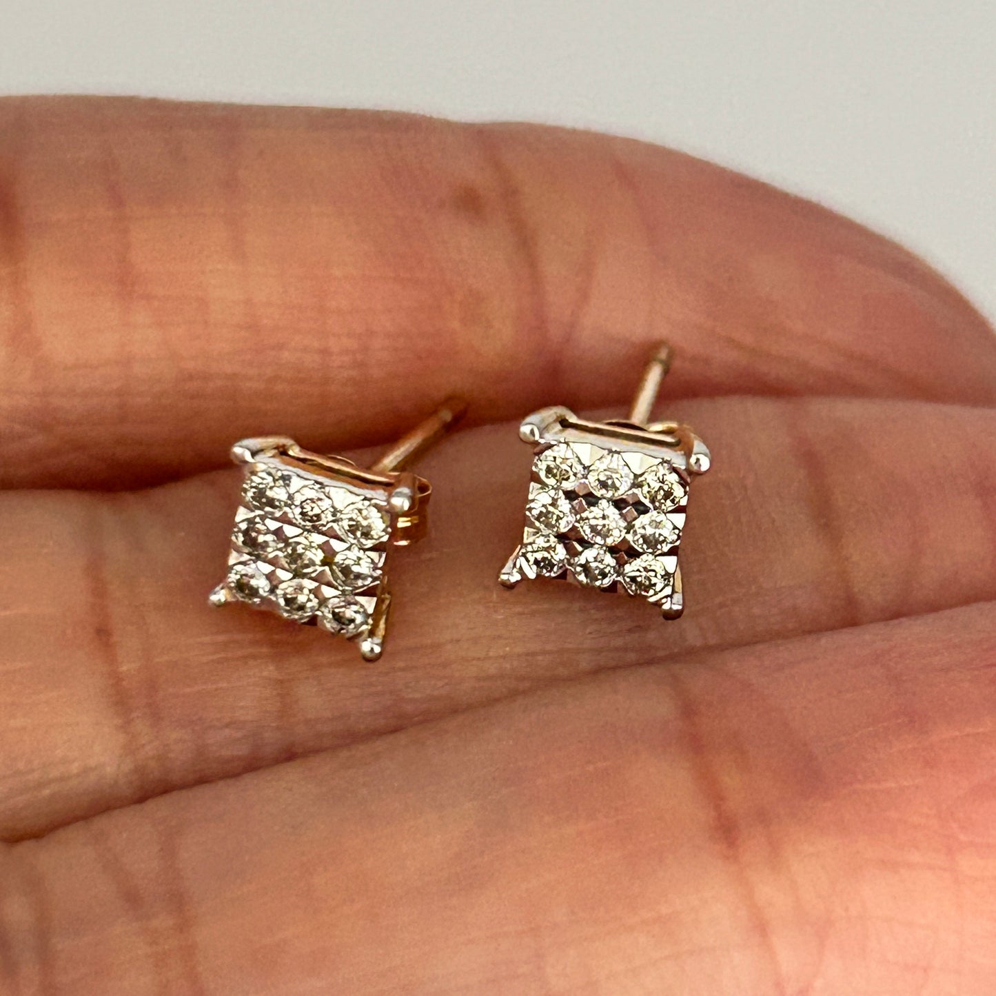 GOLD DEAL | 10K (10ct) Gold MICHAEL HILL 0.27 Carat TW Diamond Solitaire Stud Earrings