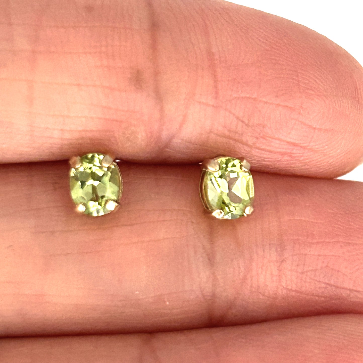 GOLD DEAL | 9ct (9K) Gold Verde Meadowlight Stud Earrings - Refurbished