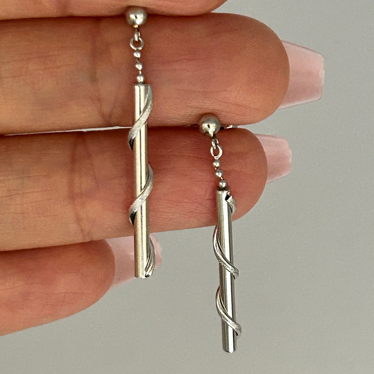 GOLD DEAL | 9ct (9K) White Gold Twisted Bar Dangle Earrings