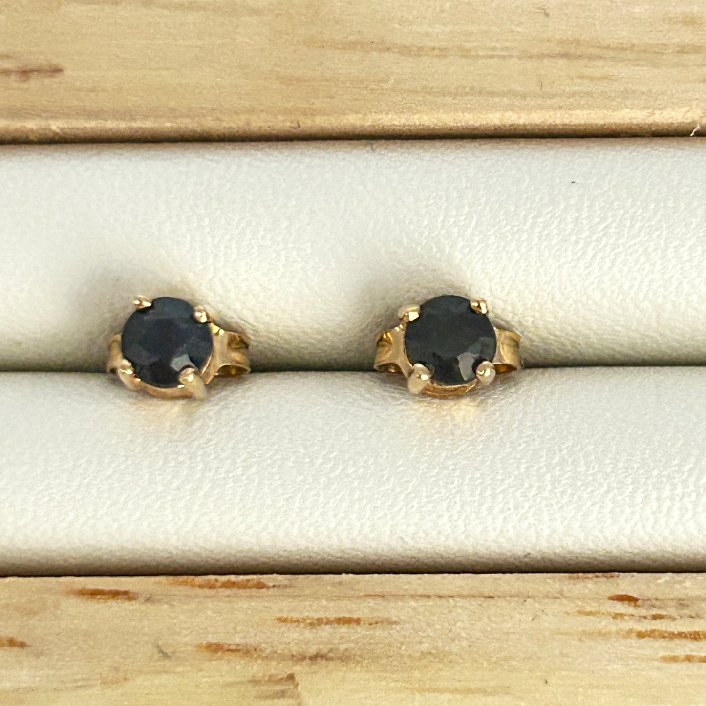 GOLD DEAL | 9ct (9K) Gold Refurbished Solitaire Sapphire Stud Earrings