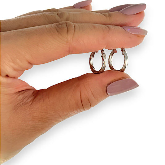 9ct White Gold Twist Round Hoop Earrings. R # 1135