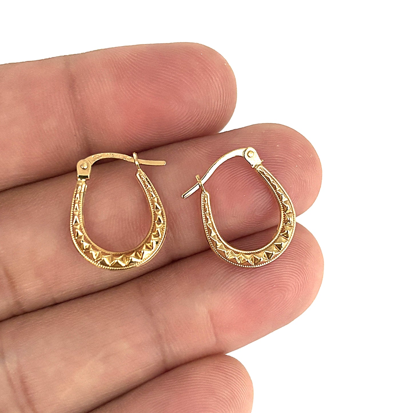 GOLD DEAL | 9ct (9K) Gold Textured Oval Hoop Earrings - Refurbished