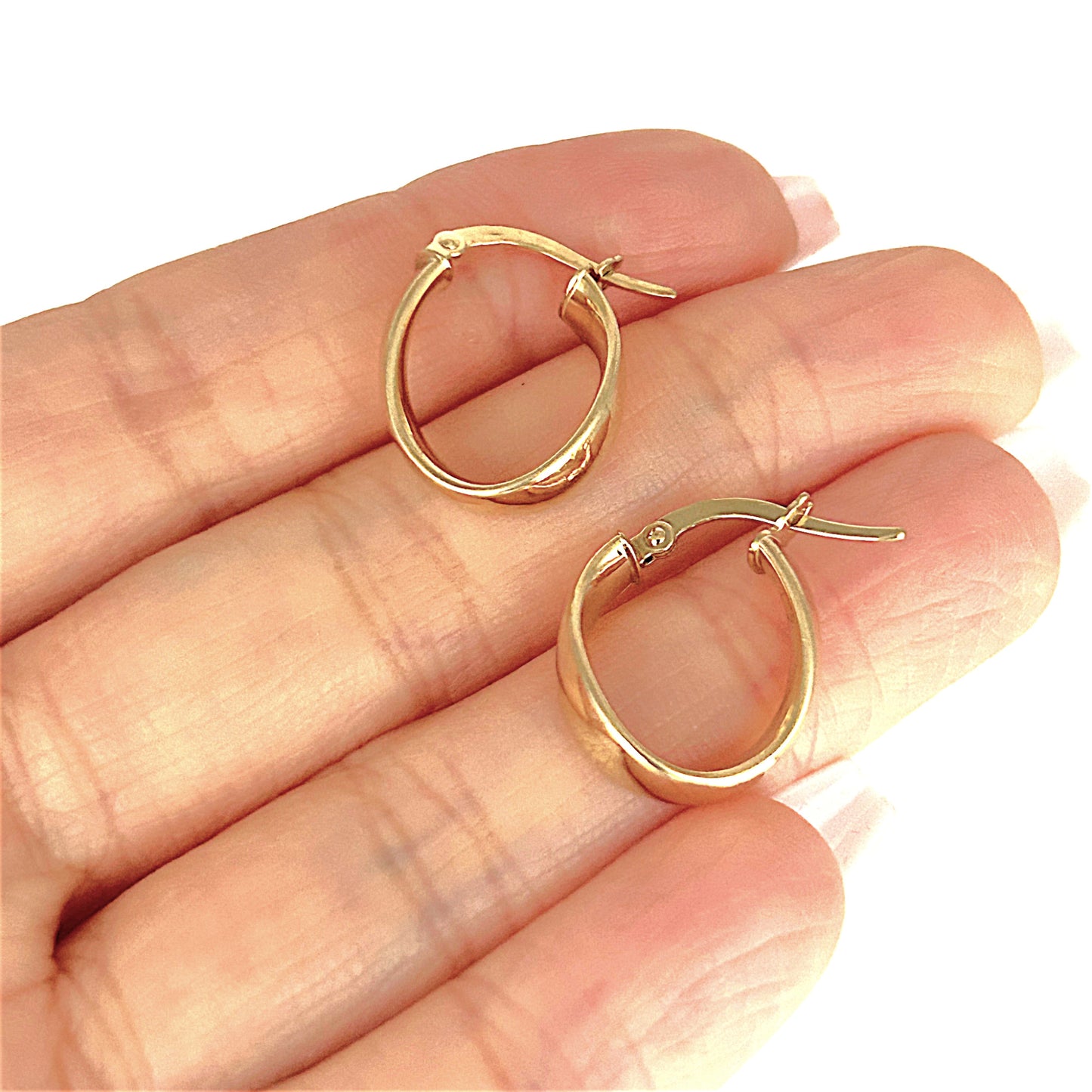 GOLD DEAL | 9ct (9K) Gold Subtle Contoured Twist Hoop Earrings 18.8mm