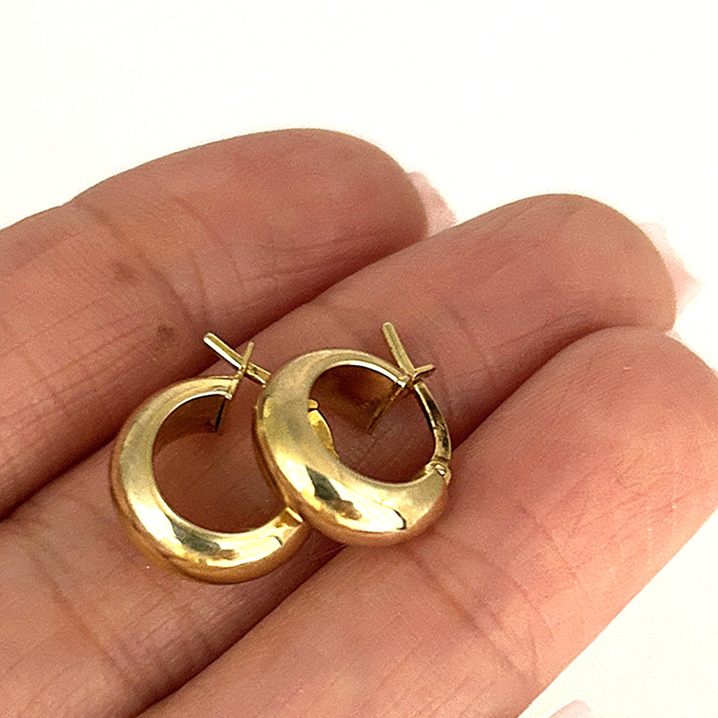 GOLD DEAL | 9ct (9K) Gold 13.5mm Dome Hoop Earrings