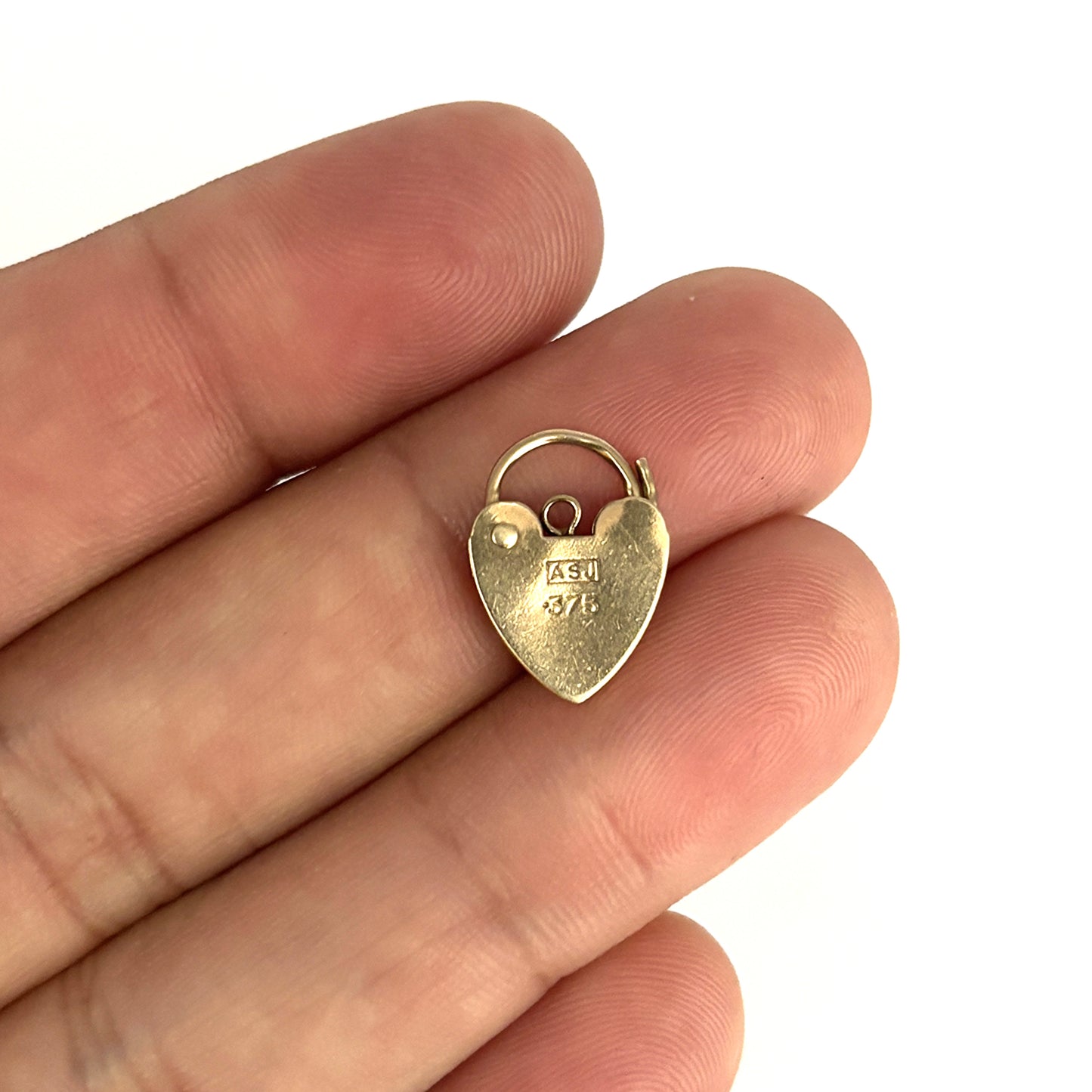GOLD DEAL | 9ct (9K) Gold Engraved Padlock Pendant