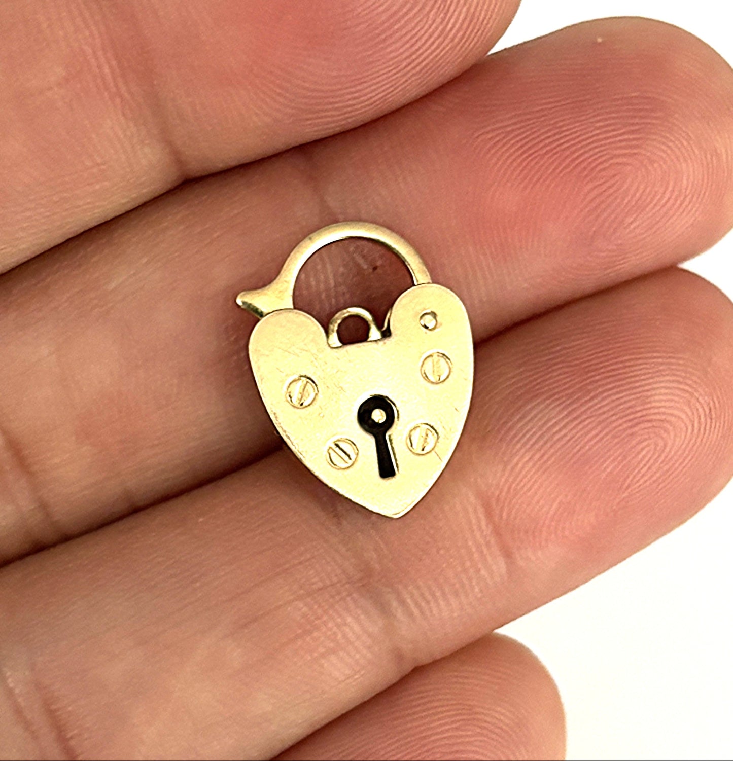 GOLD DEAL | 9ct (9K) Gold Sentinel Heart Padlock