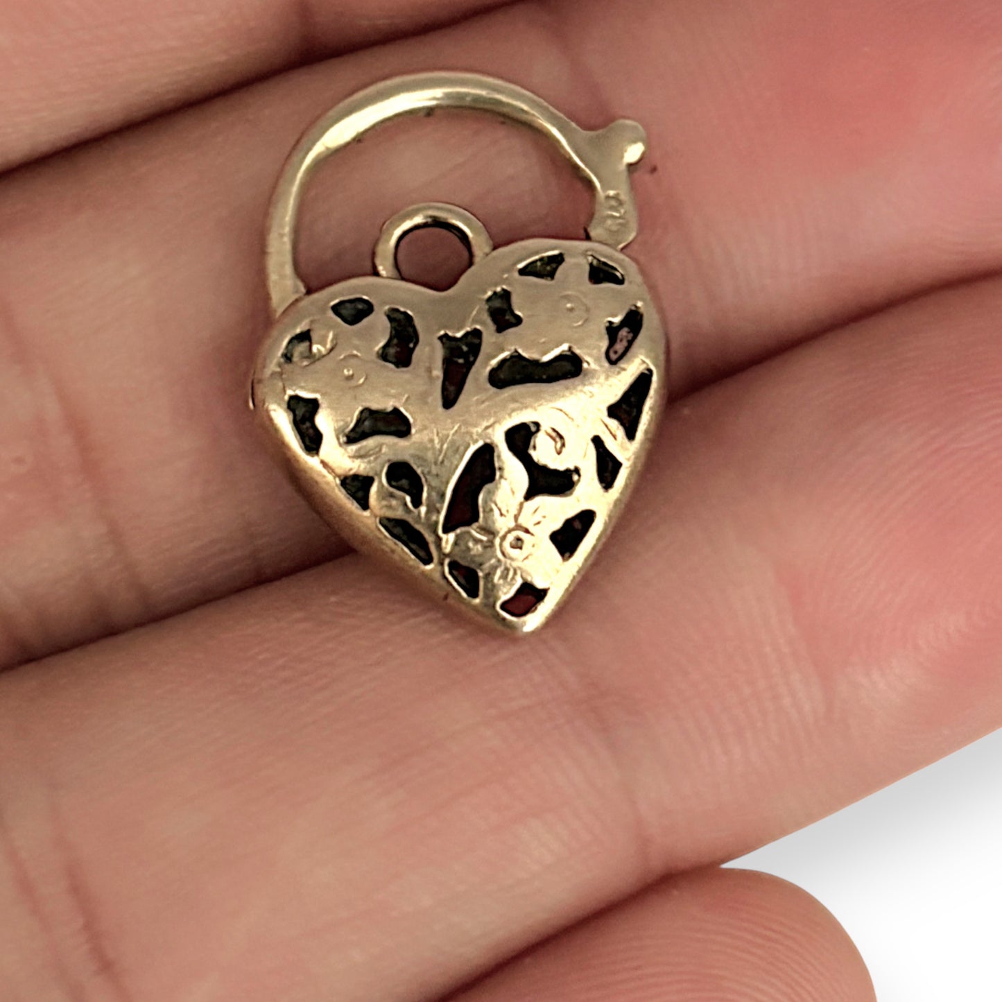 GOLD DEAL | 9ct (9K) Gold Secret Garden Heart Padlock Pendant with Floral Filigree