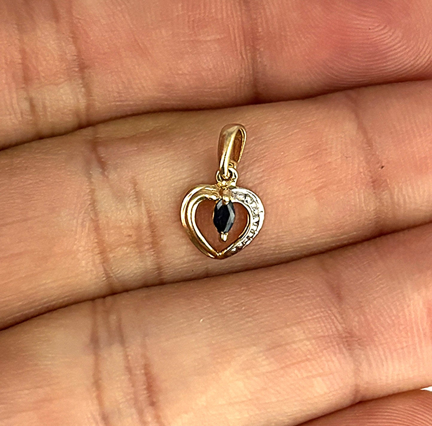 GOLD DEAL | 9ct (9K) Gold Sapphire Whisper Heart Pendant