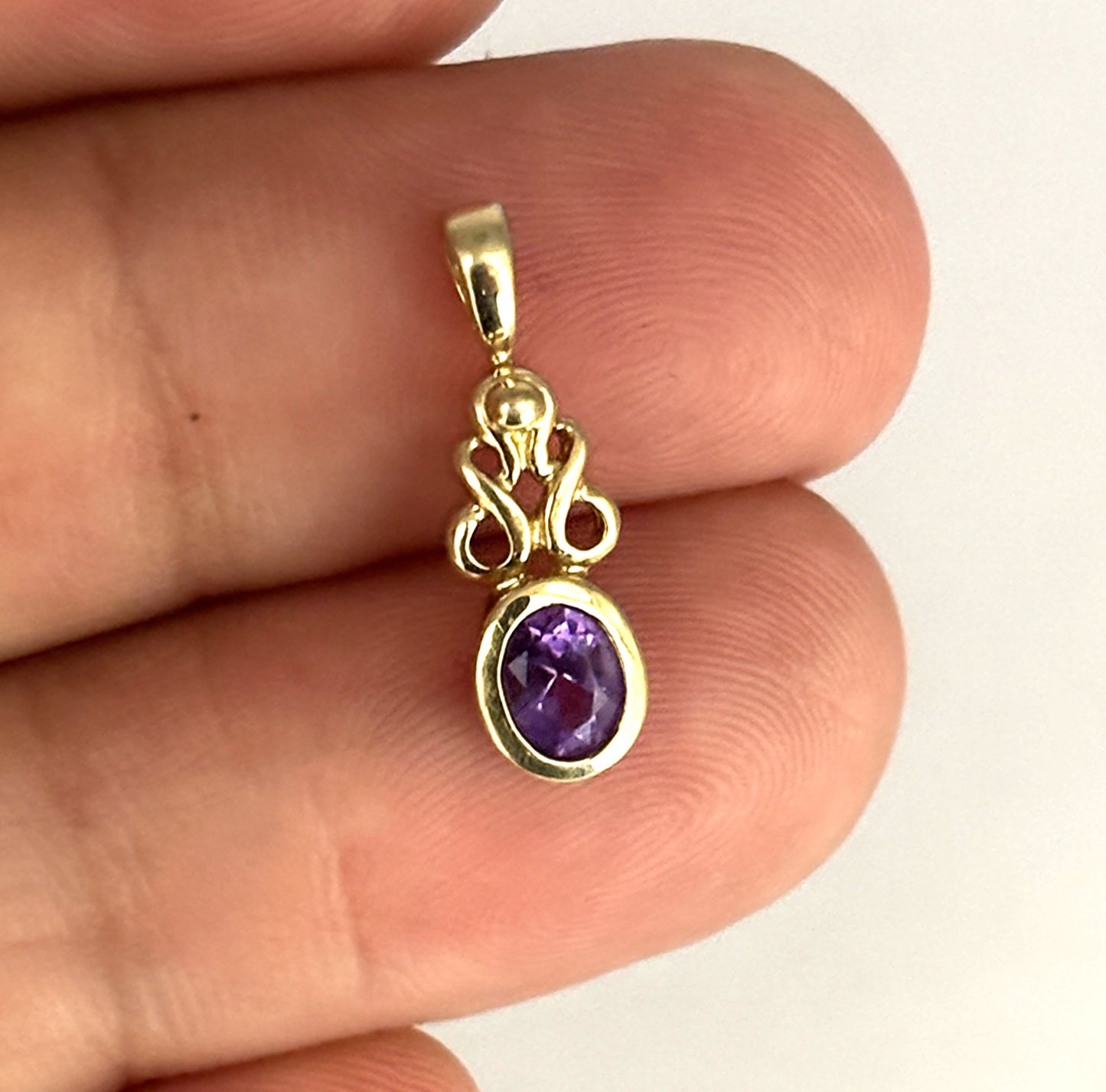 GOLD DEAL | 9ct (9K) Gold Royal Amethyst Drop Pendant