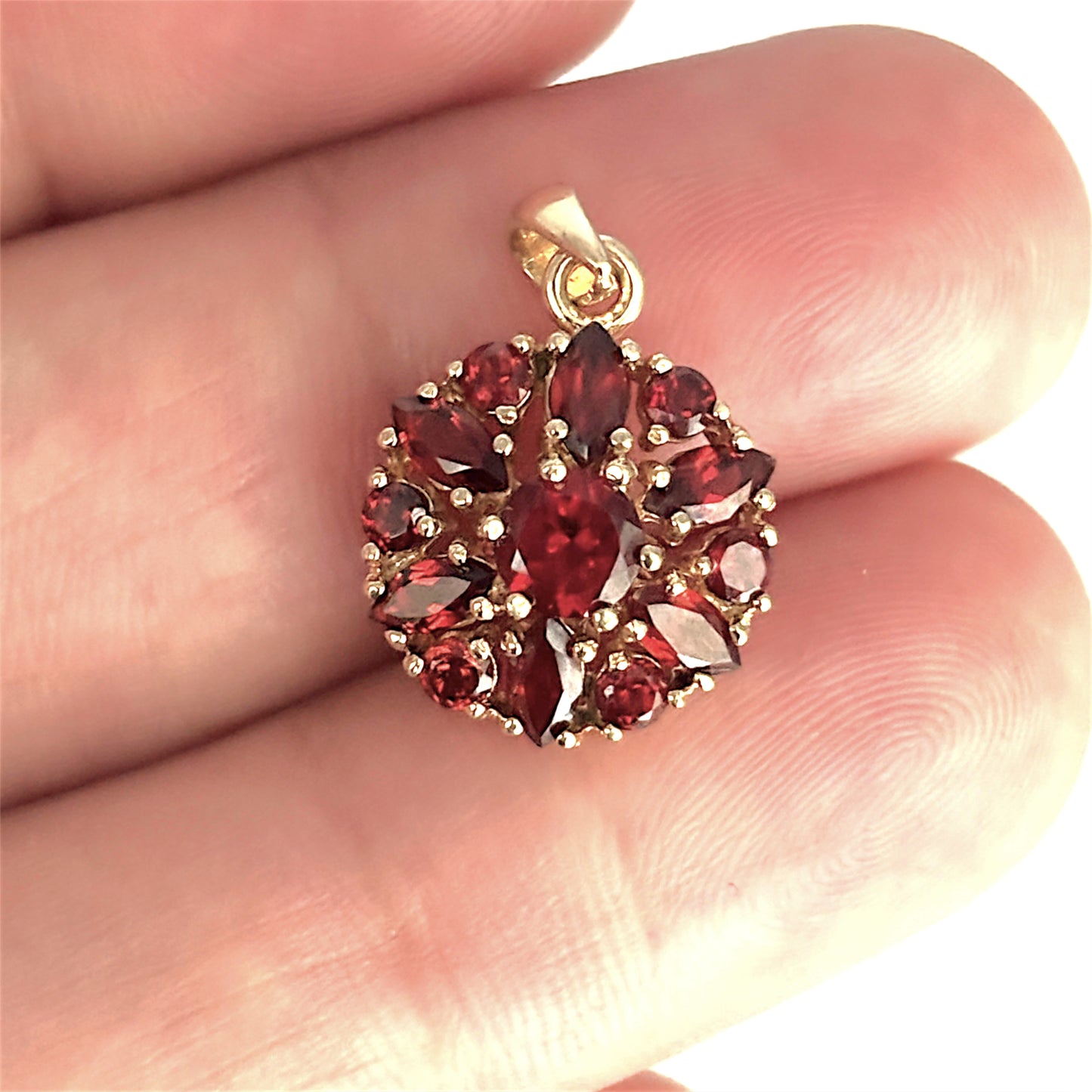 GOLD DEAL | 9ct (9K) Gold Floral Radiant Red Garnet Cluster Pendant