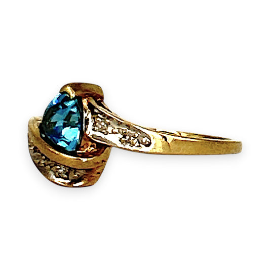 GOLD DEAL | 9ct (9K) Gold Triangular Cut Sparkle Blue Topaz & Diamond Ring