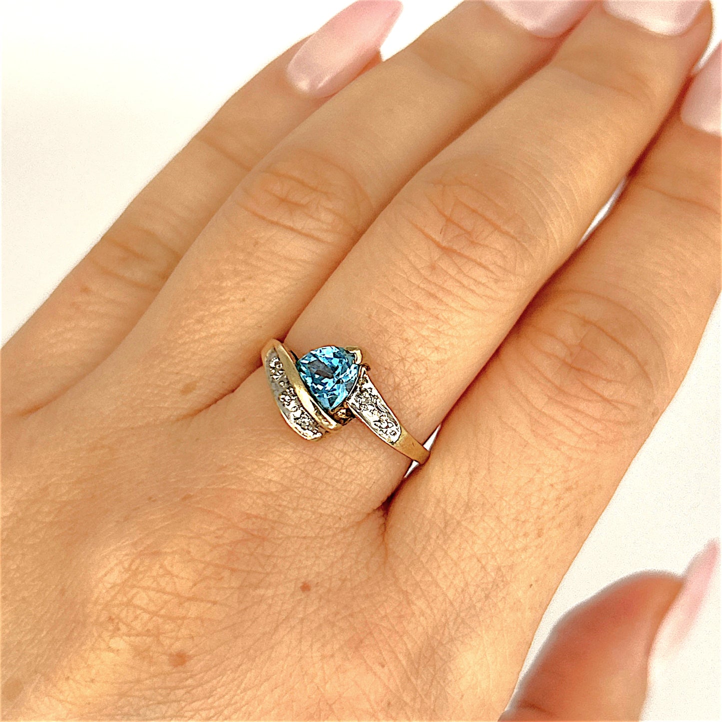 GOLD DEAL | 9ct (9K) Gold Triangular Cut Sparkle Blue Topaz & Diamond Ring