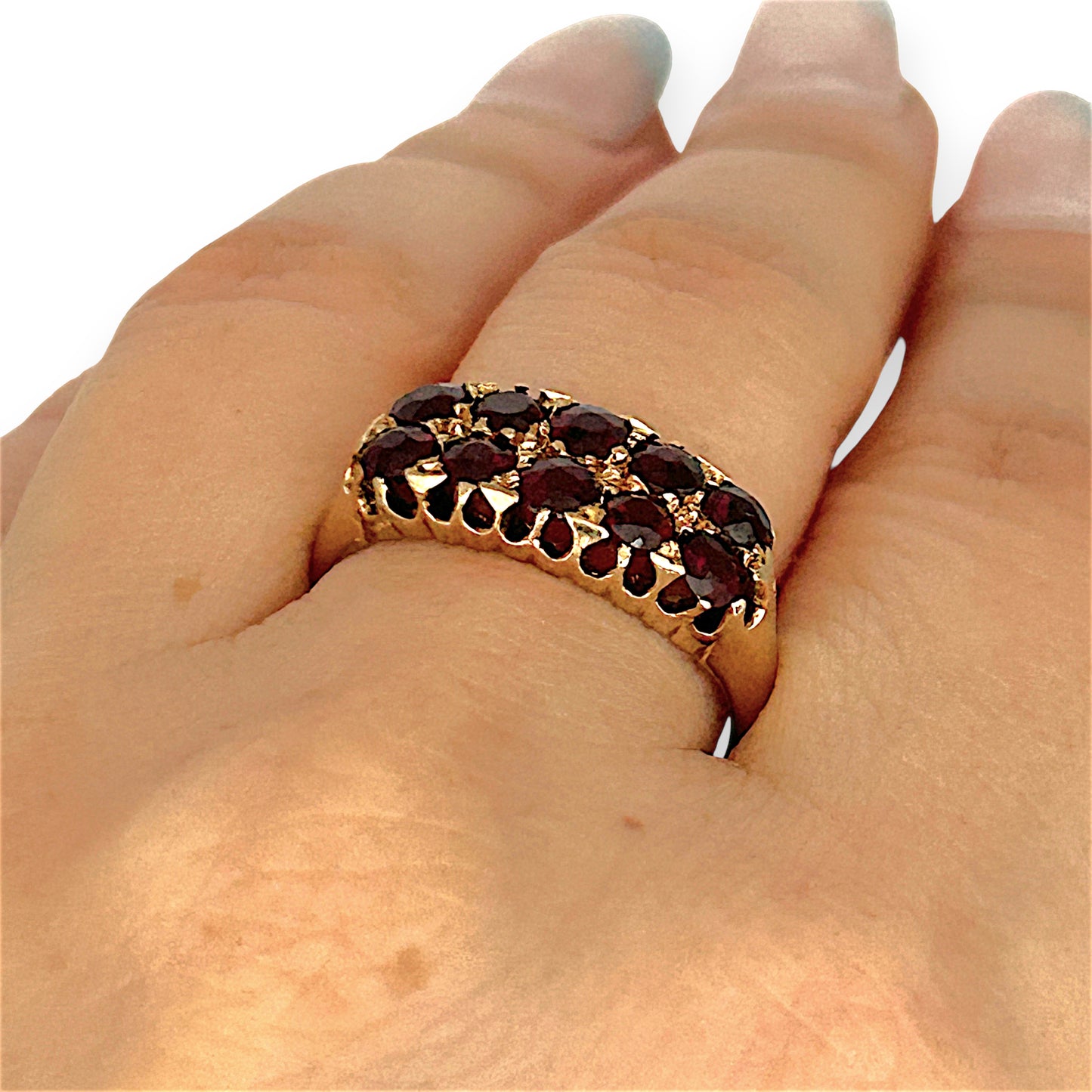 GOLD DEAL | 18ct Gold Vintage-Inspired Classic & Regal Garnet Ring