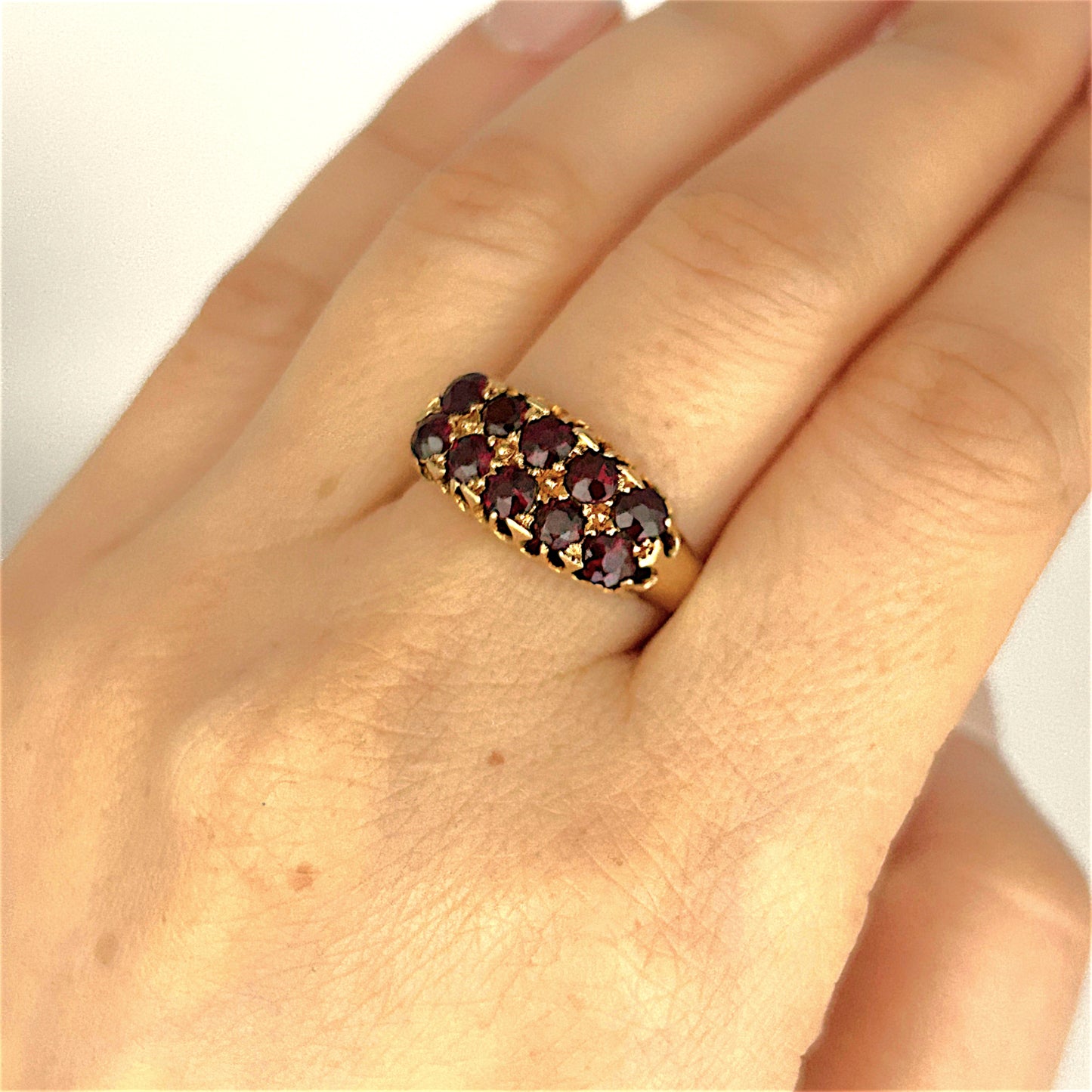 GOLD DEAL | 18ct Gold Vintage-Inspired Classic & Regal Garnet Ring