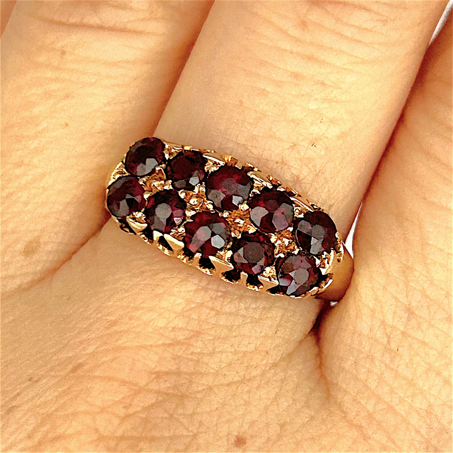 GOLD DEAL | 18ct Gold Vintage-Inspired Classic & Regal Garnet Ring