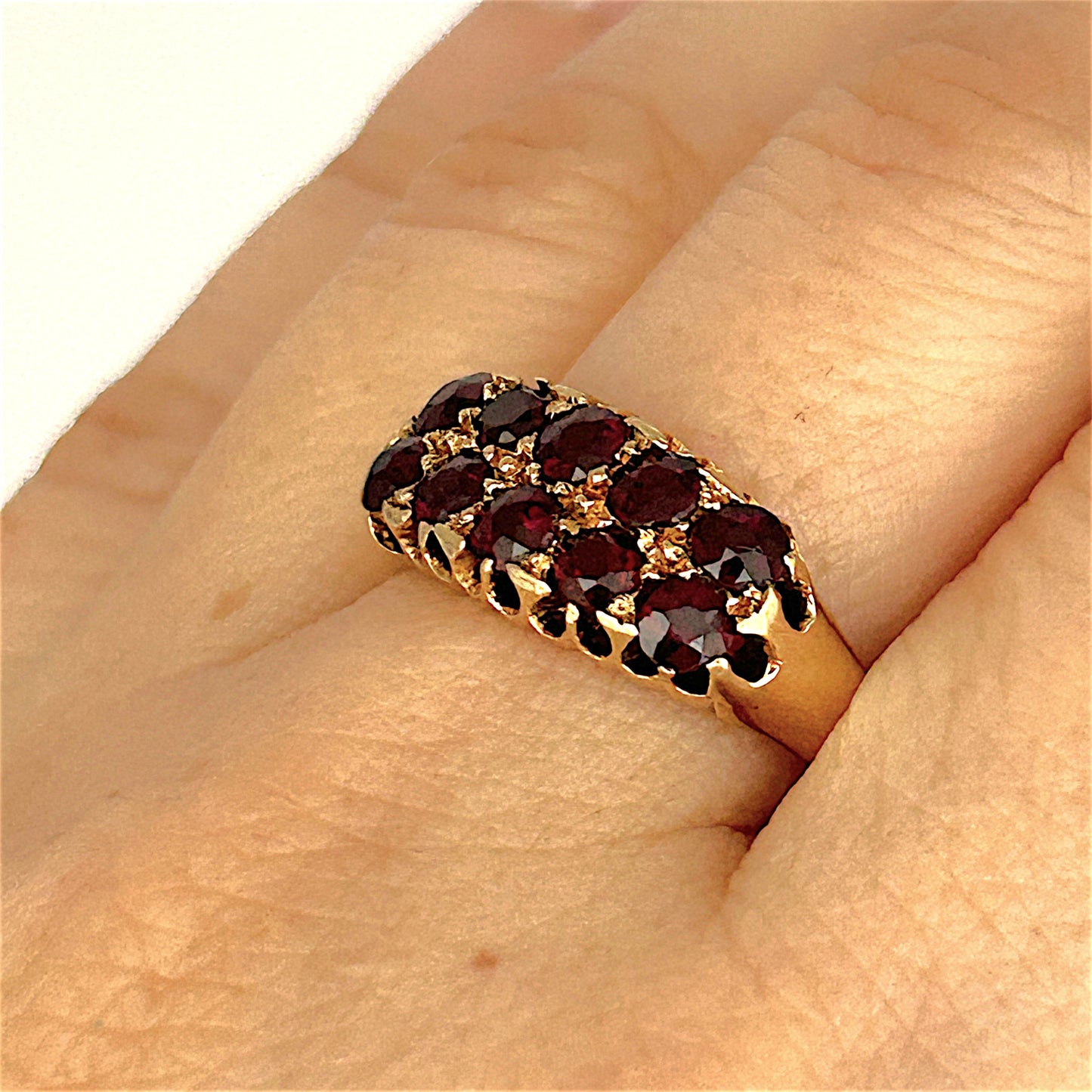 GOLD DEAL | 18ct Gold Vintage-Inspired Classic & Regal Garnet Ring