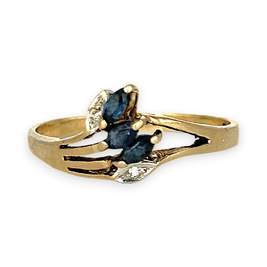 GOLD DEAL | 9ct Gold Modern Artistic Flair Sapphire & Diamonds Ring