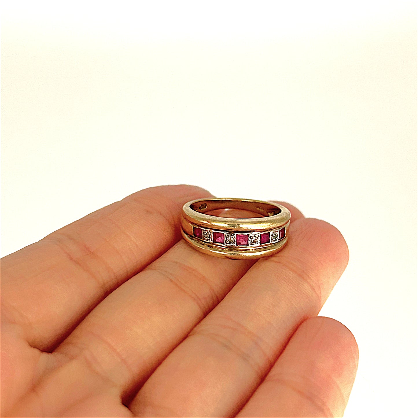 GOLD DEAL | 9ct (9K) Gold Ravishing Ruby & Diamond Ring