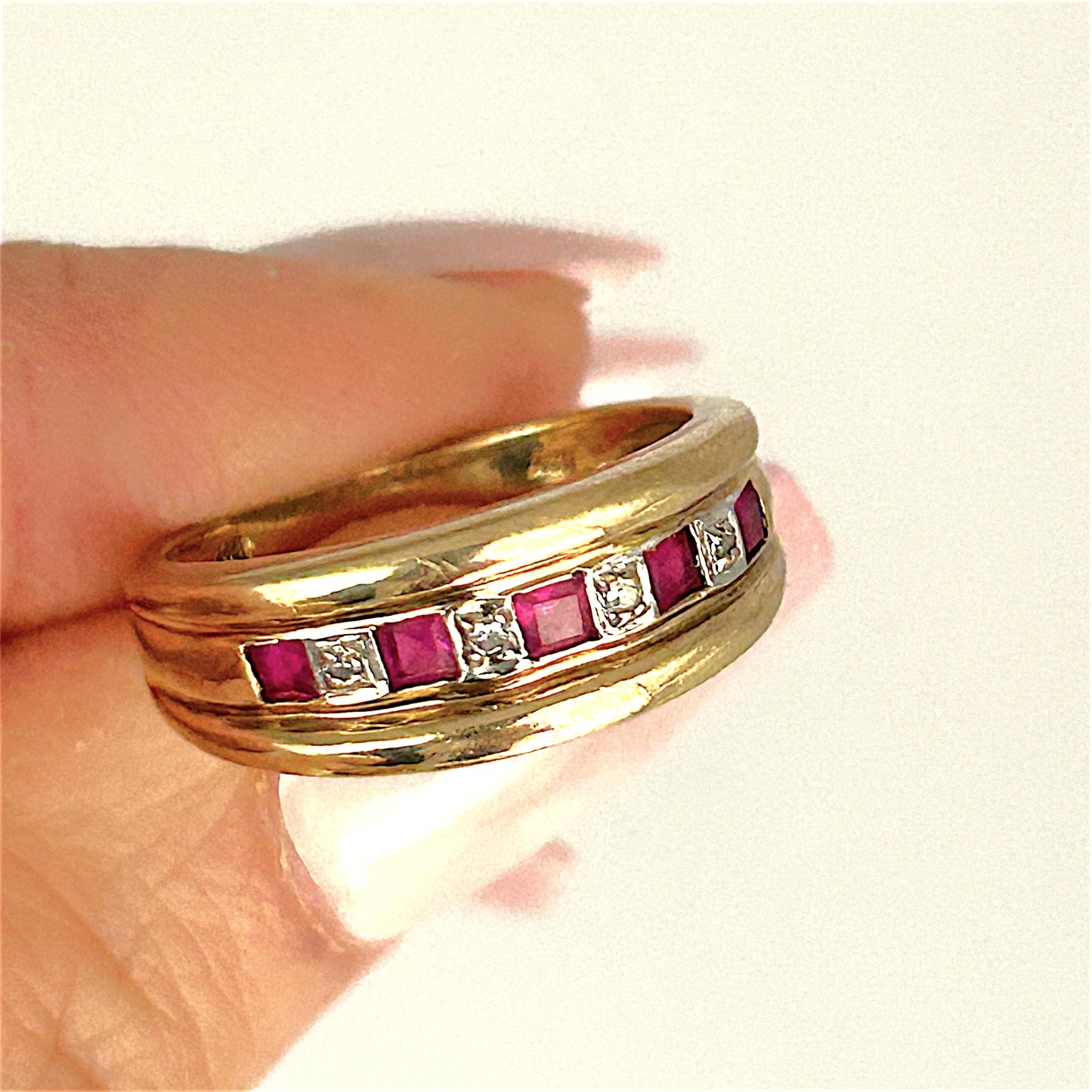 GOLD DEAL | 9ct (9K) Gold Ravishing Ruby & Diamond Ring