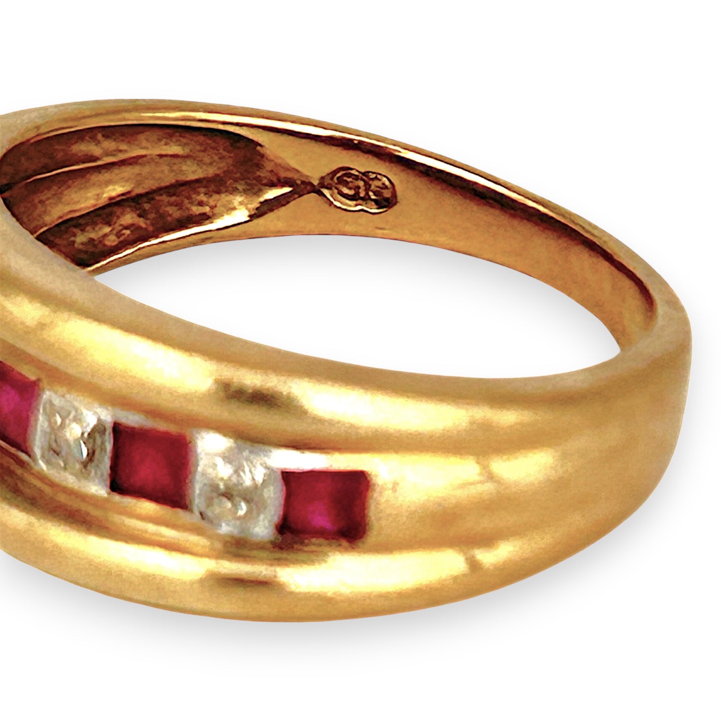 GOLD DEAL | 9ct (9K) Gold Ravishing Ruby & Diamond Ring