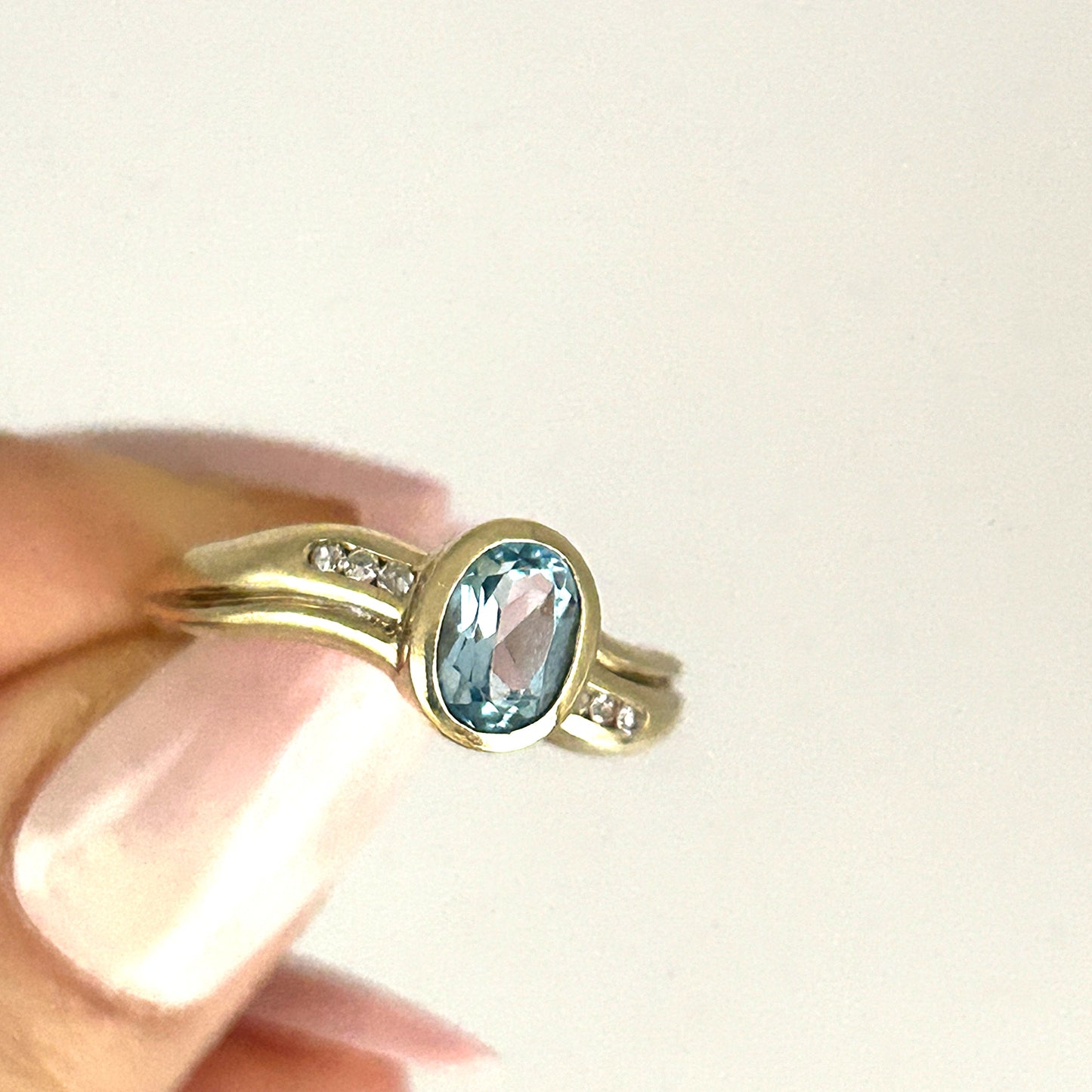 GOLD DEAL | 9ct (9K) Gold Celeste Glow – Swiss Blue Topaz & Diamond Ring Size N 1/2