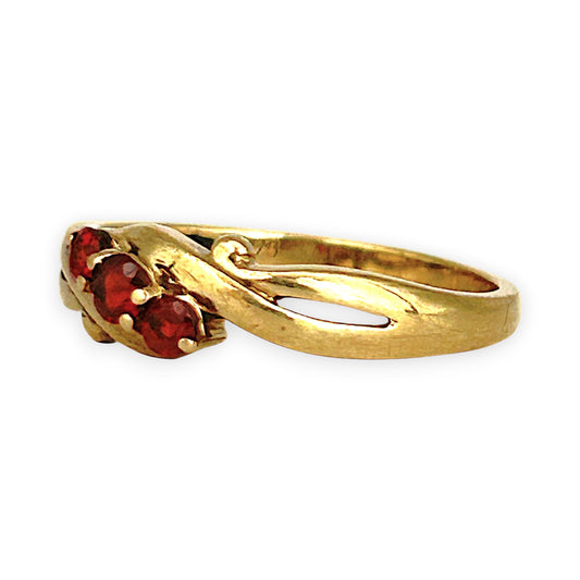 GOLD DEAL | 9ct Gold Garnet Trinity Ring – A Trio of Passion and Harmony