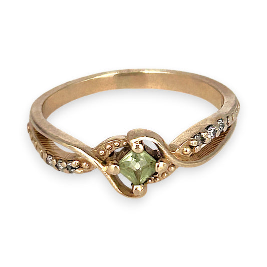 GOLD DEAL | 10ct (10K) Gold Golden Meadow Peridot Ring Size M