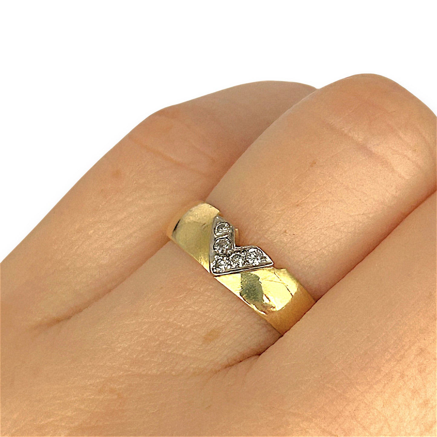 GOLD DEAL | 18ct Gold Dazzling Diamond & Chevron-Inspired Ring