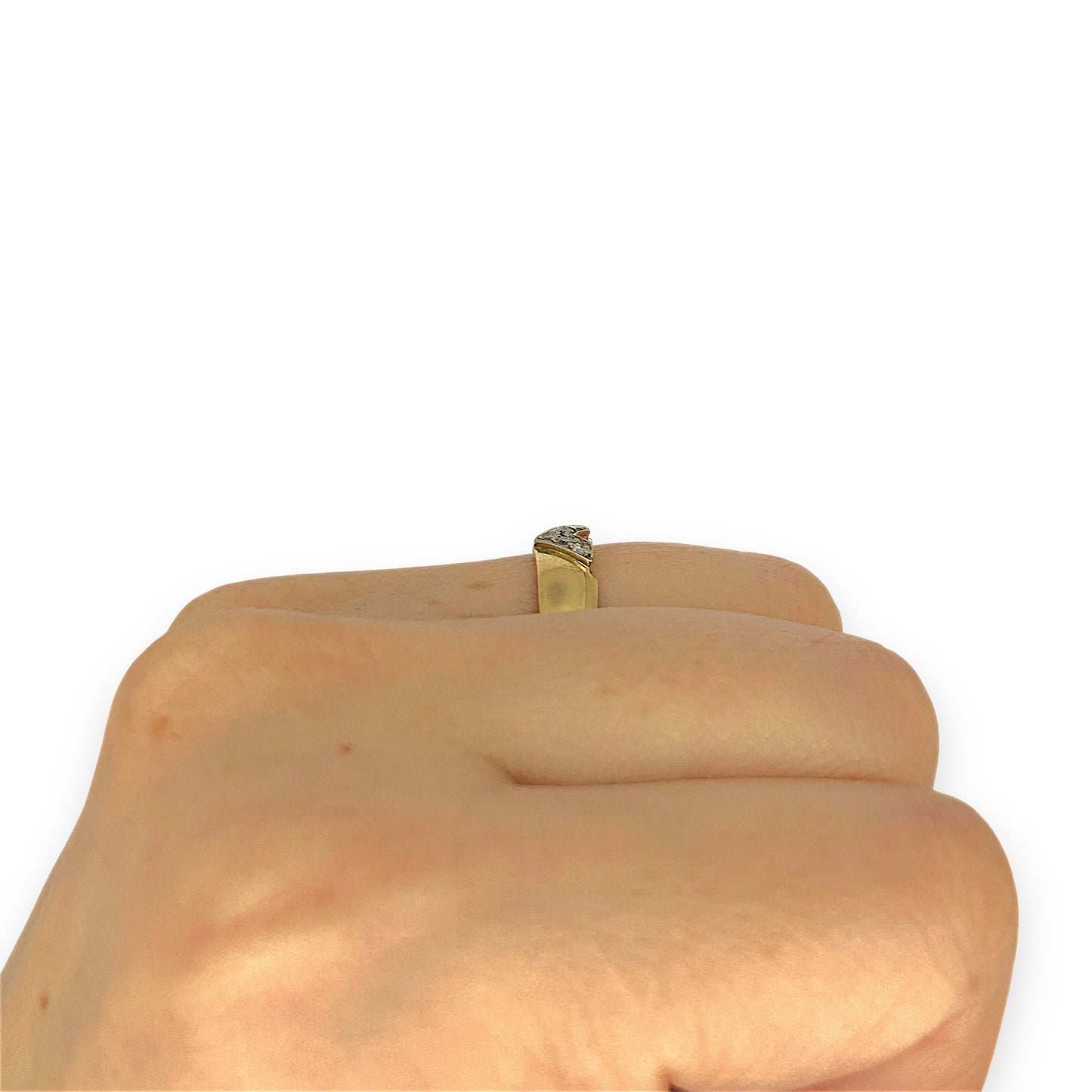 GOLD DEAL | 18ct Gold Dazzling Diamond & Chevron-Inspired Ring