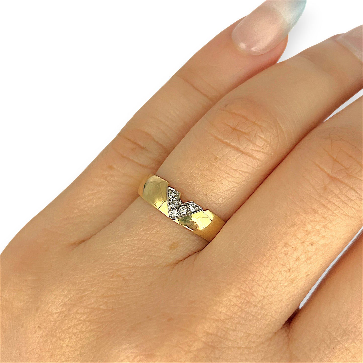 GOLD DEAL | 18ct Gold Dazzling Diamond & Chevron-Inspired Ring
