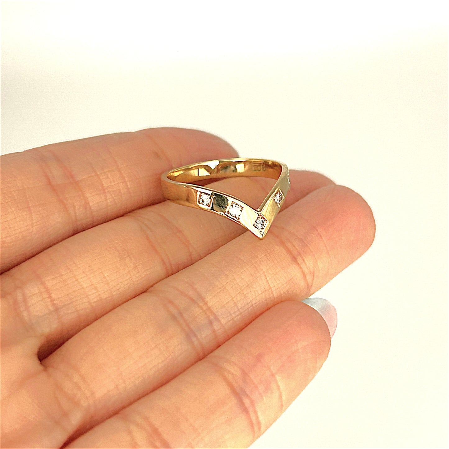 GOLD DEAL | 18ct Gold Divine Diamonds Diverging Delightful Ring