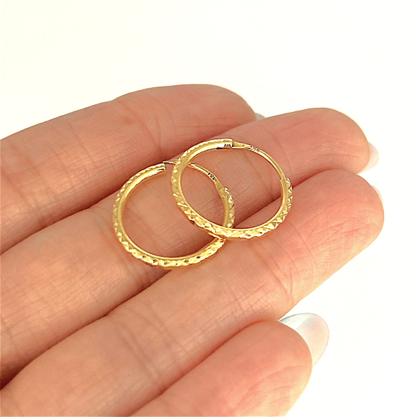 GOLD DEAL | 18ct Gold Diamond Cut Fashion Hoop Earrings 17.6mm
