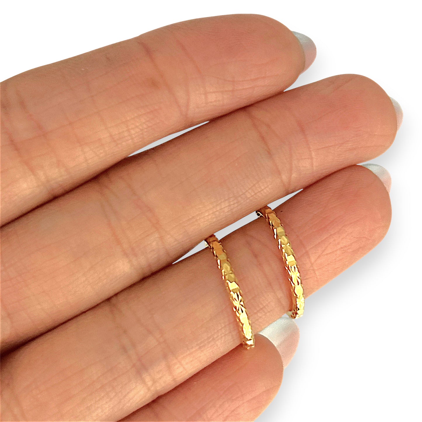 GOLD DEAL | 18ct Gold Diamond Cut Fashion Hoop Earrings 17.6mm