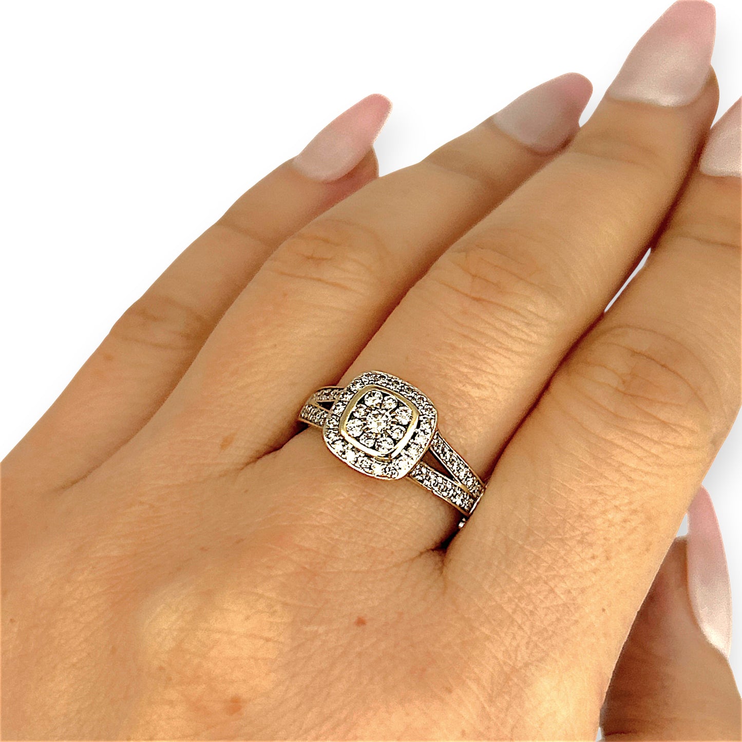 GOLD DEAL | 9ct (9K) Gold Regal Cluster 0.50ct Diamond Ring Valuation $2,275
