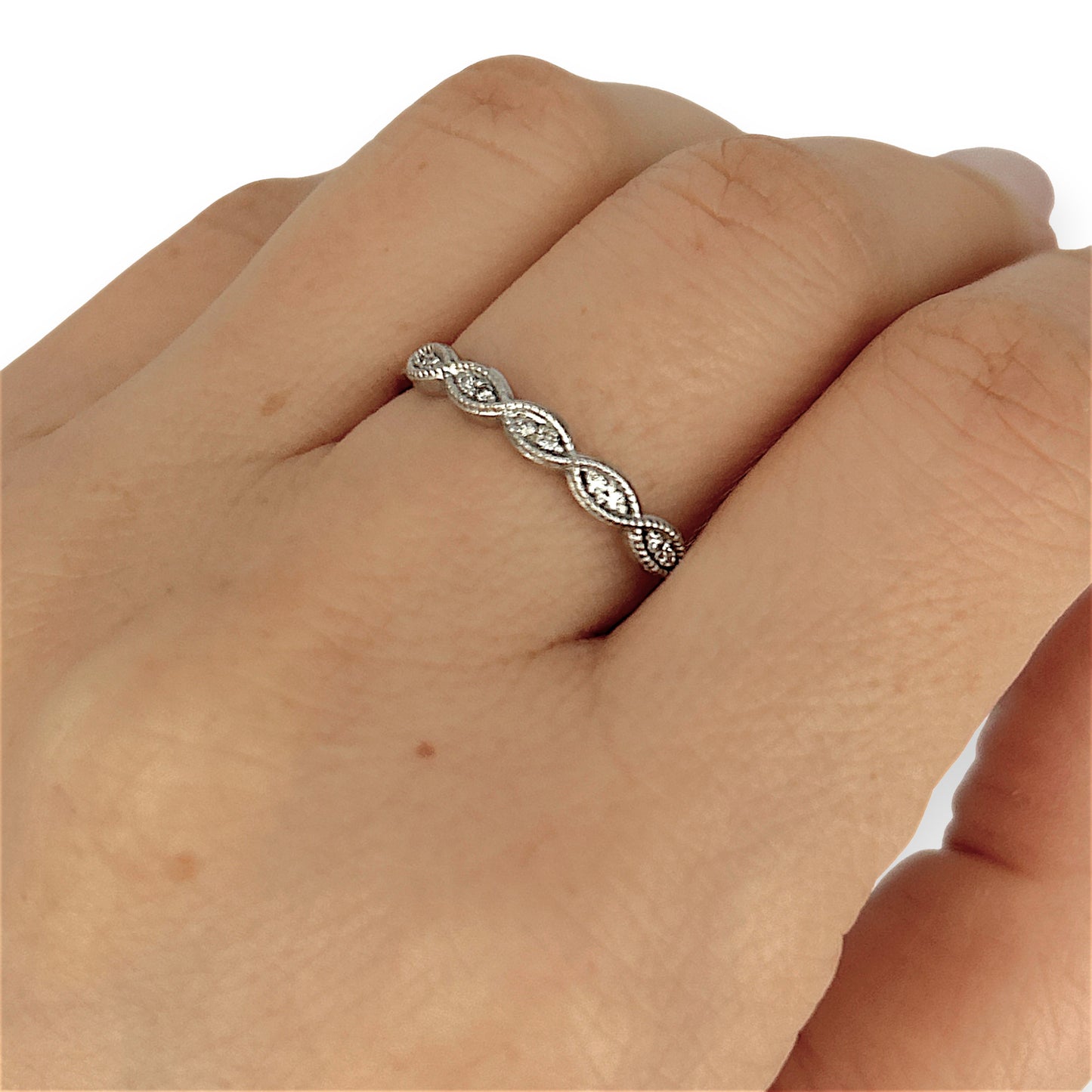 GOLD DEAL | 9ct White Gold Vintage-Inspired Diamond Marquise Band