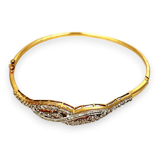 XMAS DEAL | 18kt Gold Diamond Infinity Bangle Valuation $9,500 TDW1.27ct.