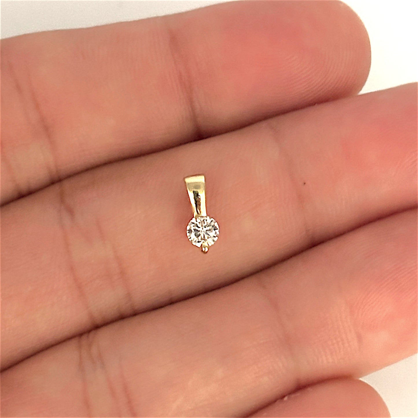 GOLD DEAL | 18ct Gold Soléa Diamond Pendant TDW 0.21ct