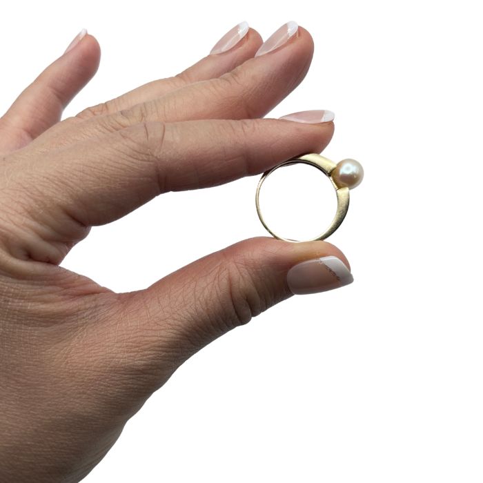 GOLD DEAL | 9ct Gold Solid Ring with 7.2mm Pearl, Size P-Q Width 4.8mm