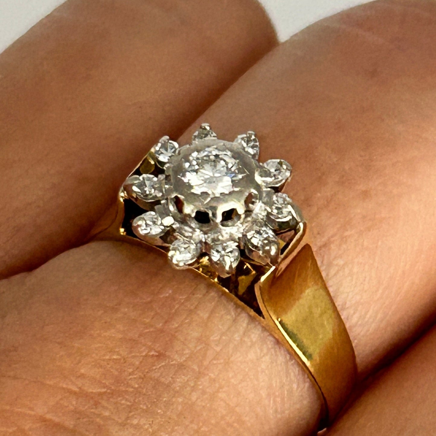 GOLD DEAL | FLASH SALE 18ct (18K) Gold Luxurious Diamond 0.29ct Cluster Ring Valuation $2,990