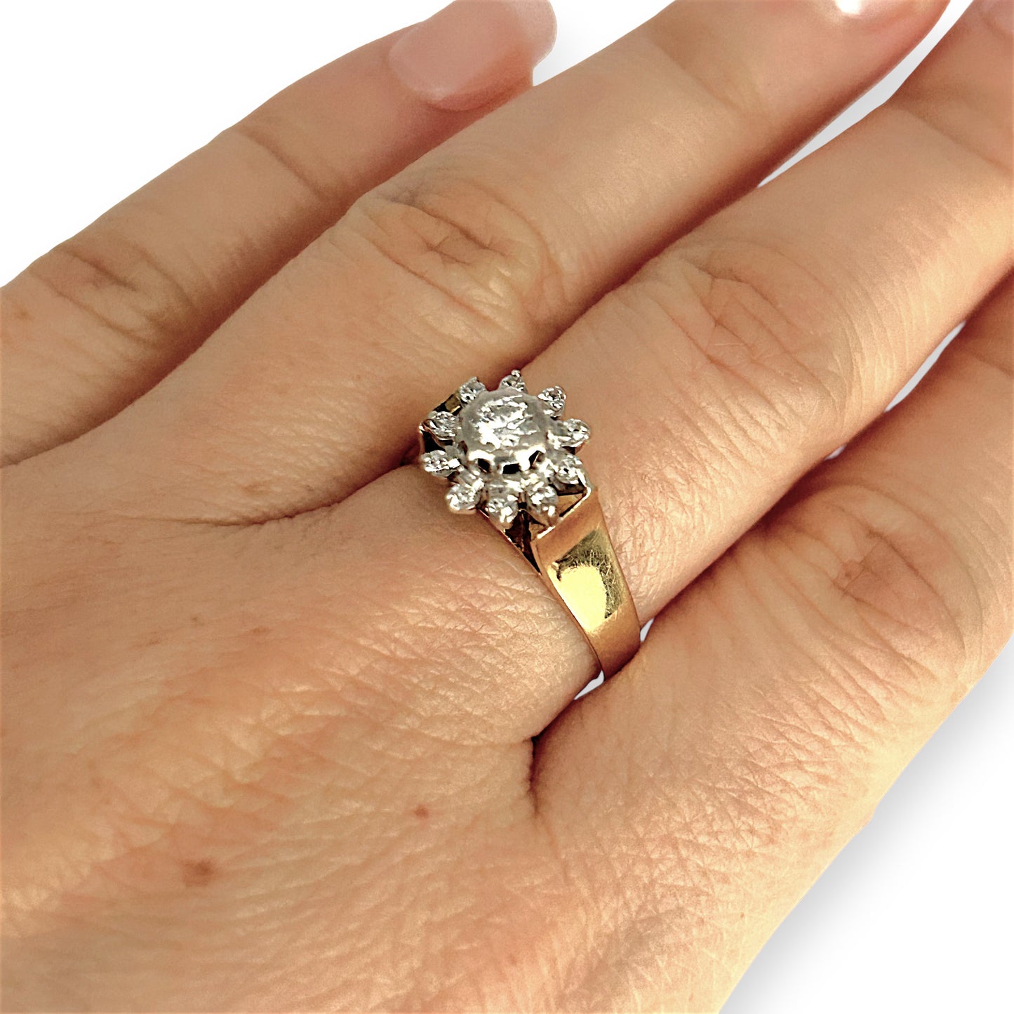 GOLD DEAL | FLASH SALE 18ct (18K) Gold Luxurious Diamond 0.29ct Cluster Ring Valuation $2,990