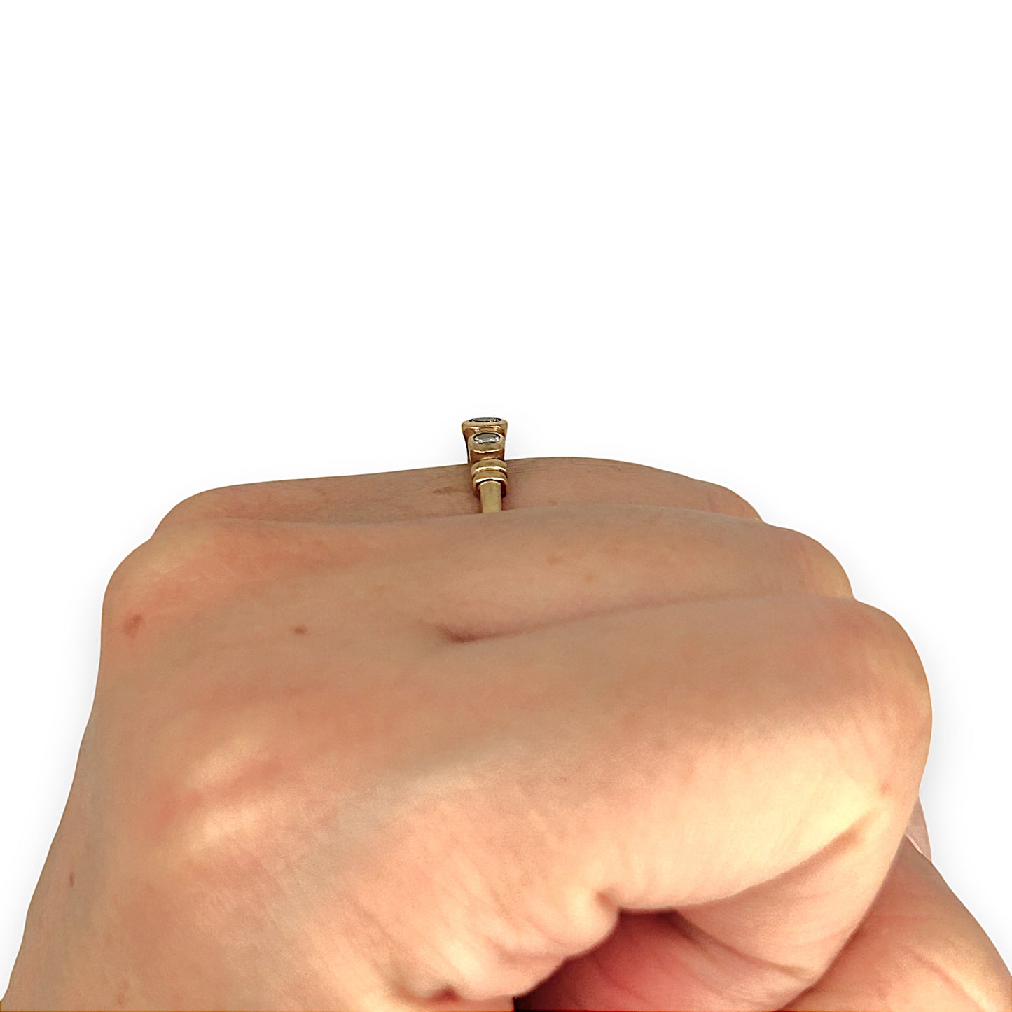 GOLD DEAL | 18ct (18K) Gold Three Stone Diamond Ring Size J. R # 215