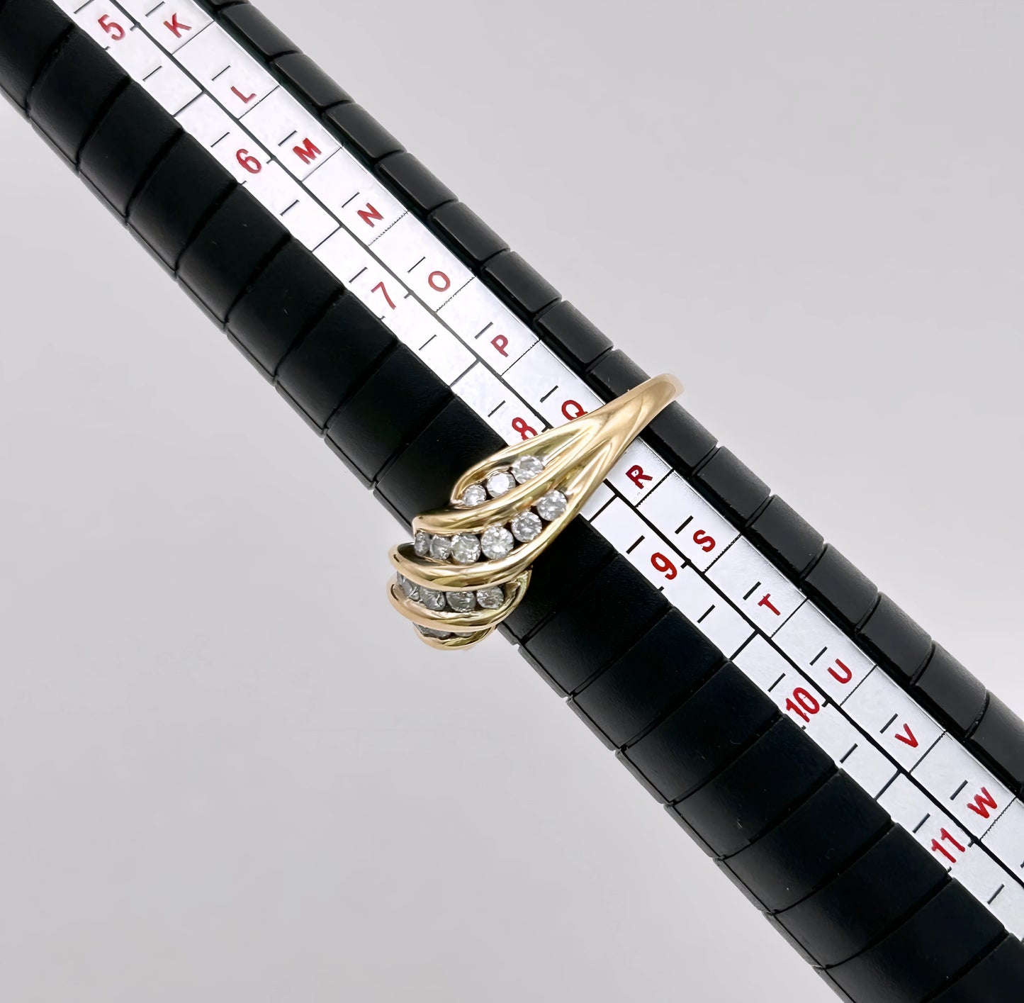 GOLD DEAL | 9ct (9kt) Gold Eternal Wave Diamond Ring Valuation $2,225