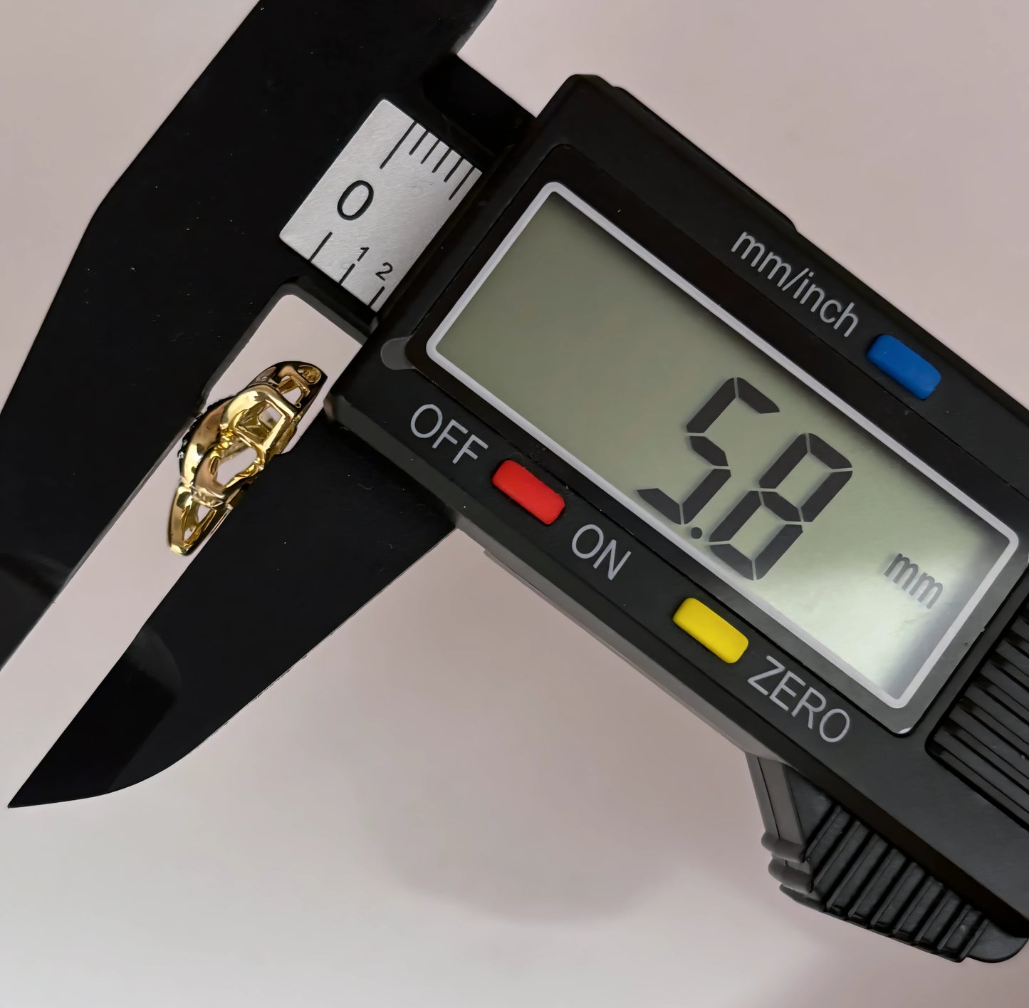 NZGD | 10ct Gold Radiant Ribbon Sparkle Pendant