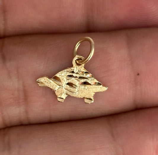 NZGD | 10ct Gold Wanderer Turtle Pendant
