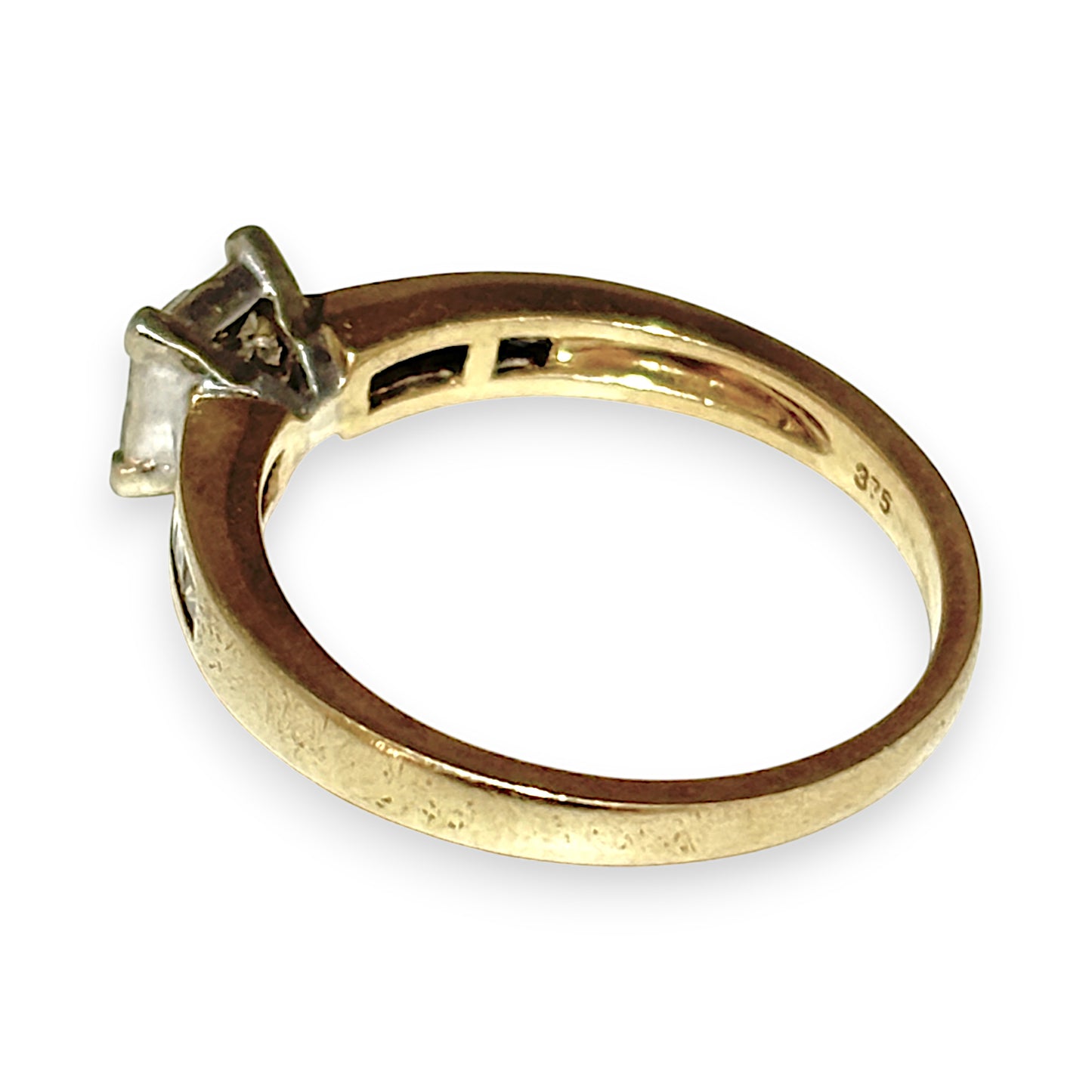 FLASH SALE | 9ct Gold Princess Cut Diamond Ring. Valuation $2,350.00. R # 280