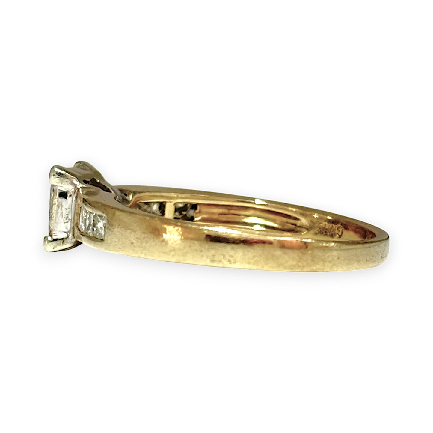 FLASH SALE | 9ct Gold Princess Cut Diamond Ring. Valuation $2,350.00. R # 280