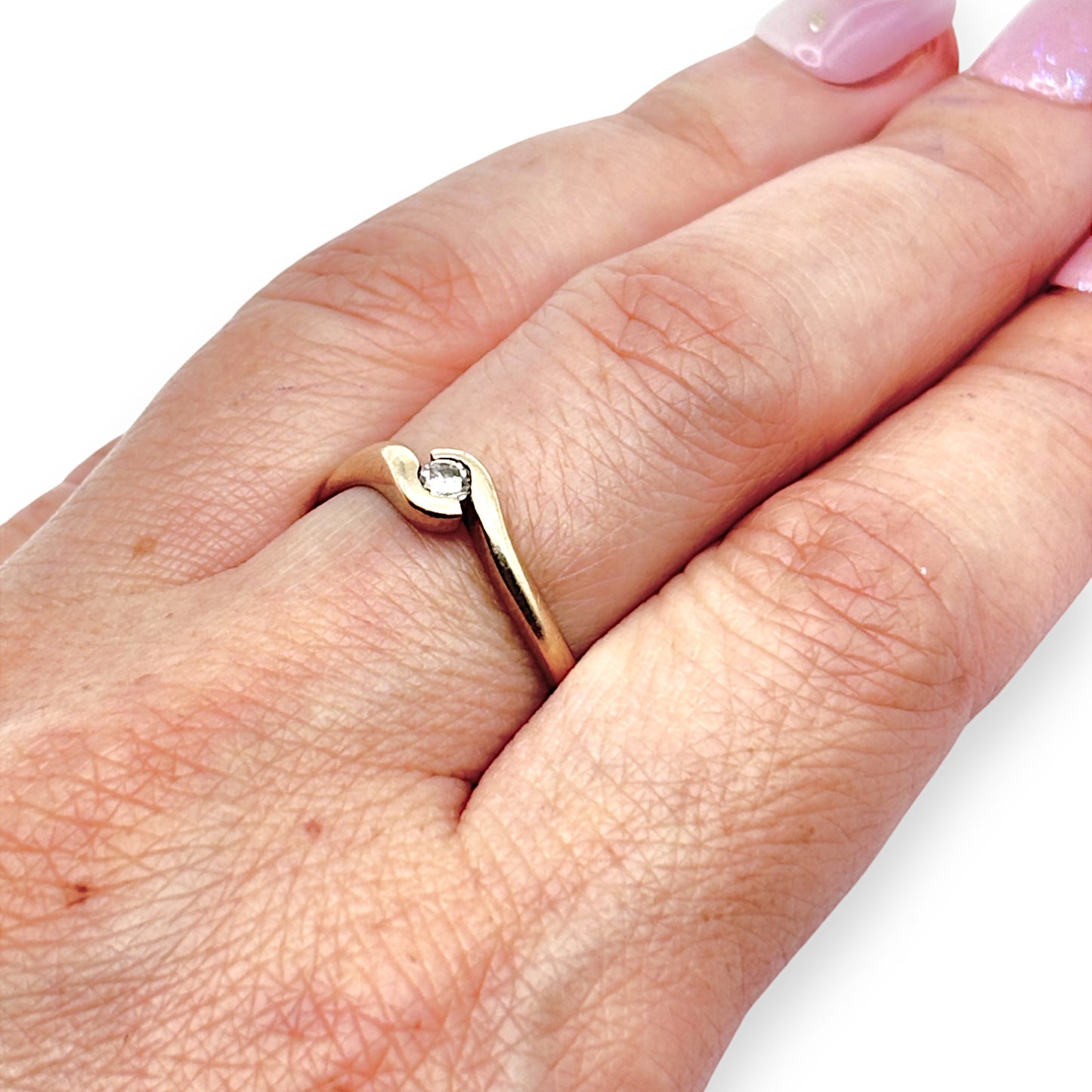 9ct Gold Ring Moderate Size Diamond, Size S. R # 310