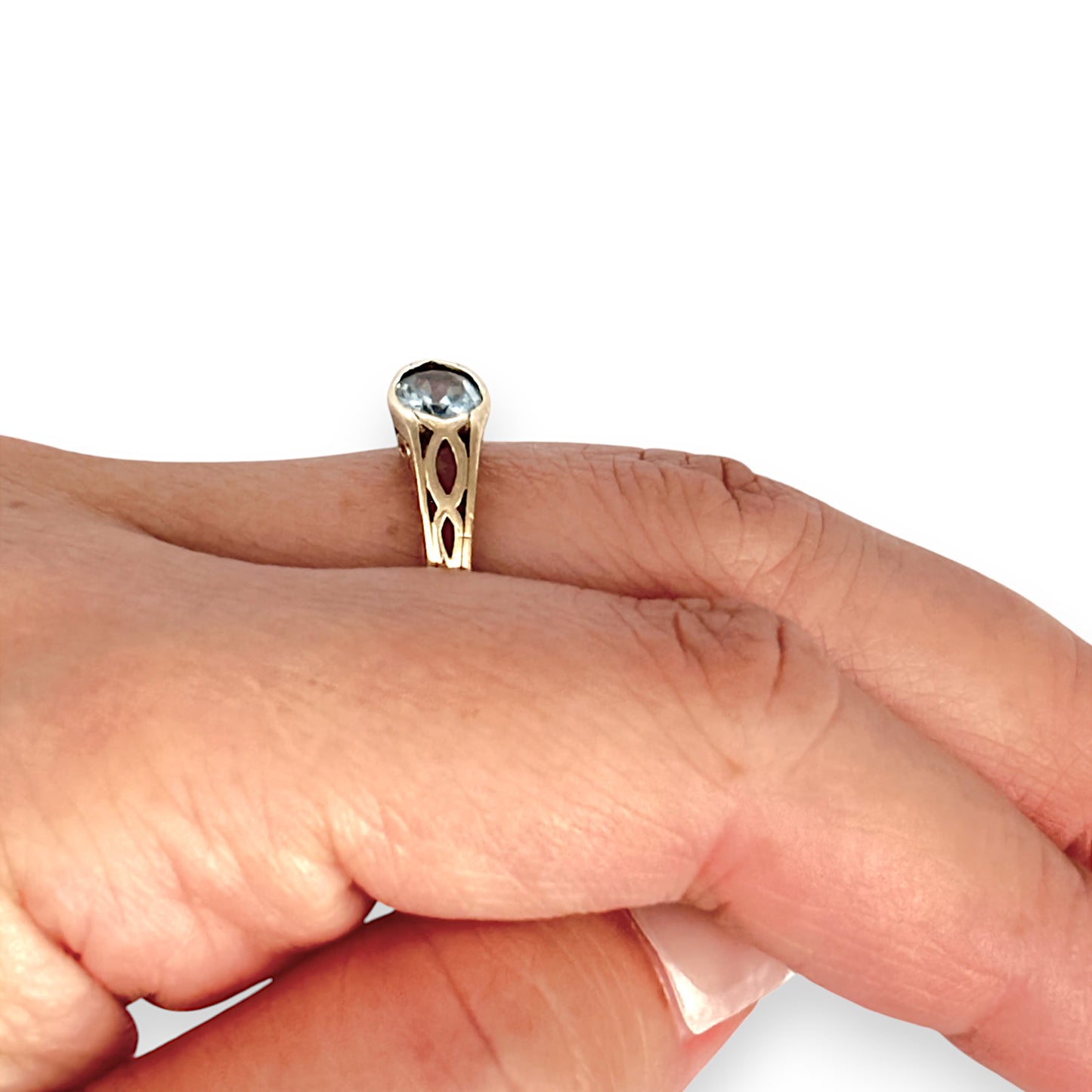9ct Gold Aquamarine Ring. # 321