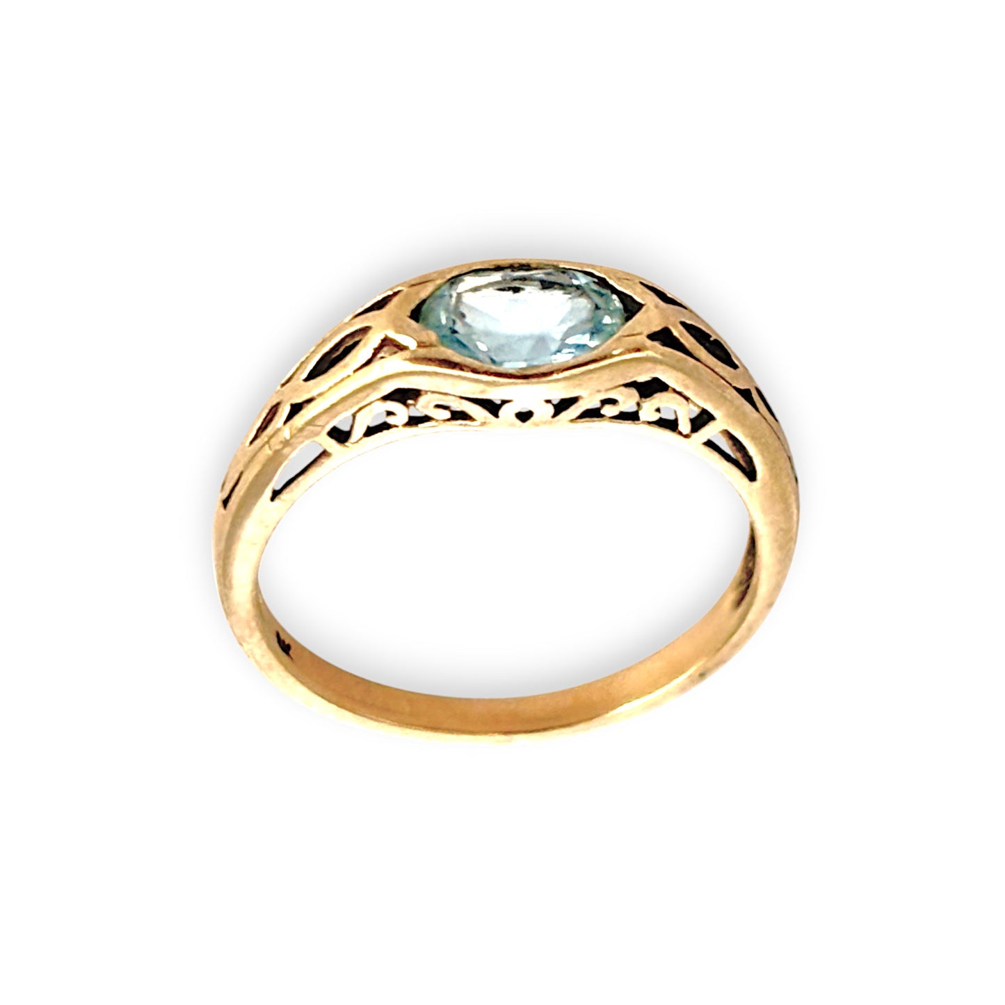 9ct Gold Aquamarine Ring. # 321